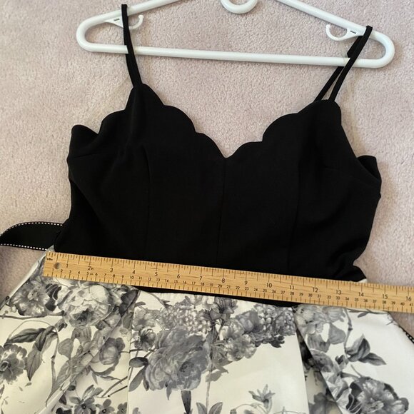 Le Chateau _ Black and White Party Dress SIZE 9 - Picture 10 of 15